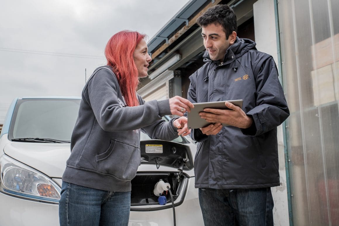 Siemens spendet zur Digitalisierung der Tafel