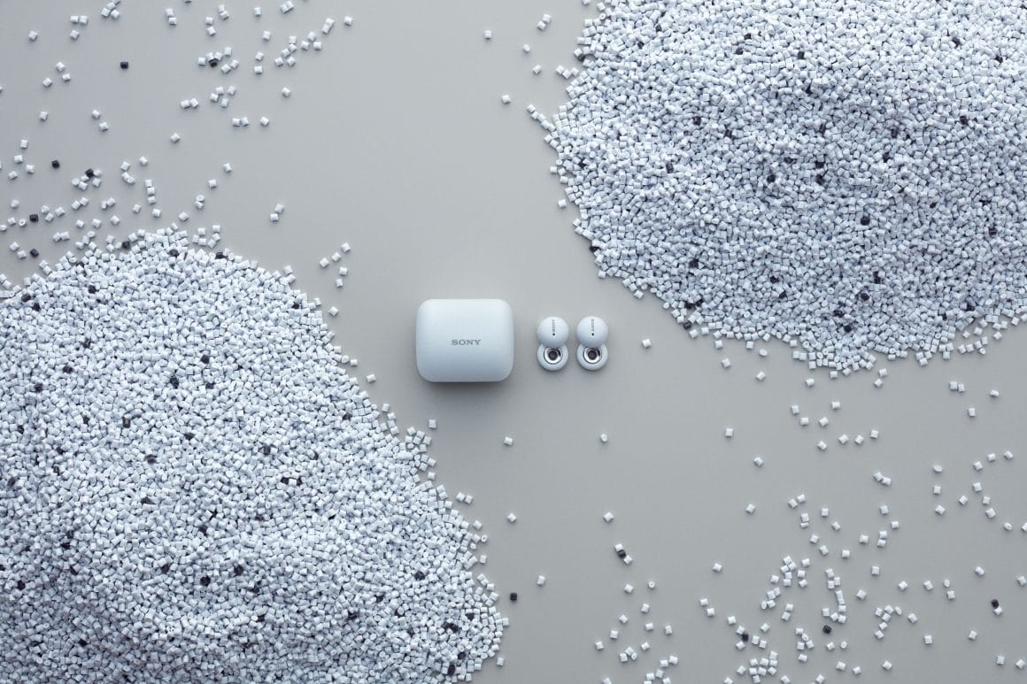 Die Sony Kopfhörer sind aus recyceltem Kunststoff