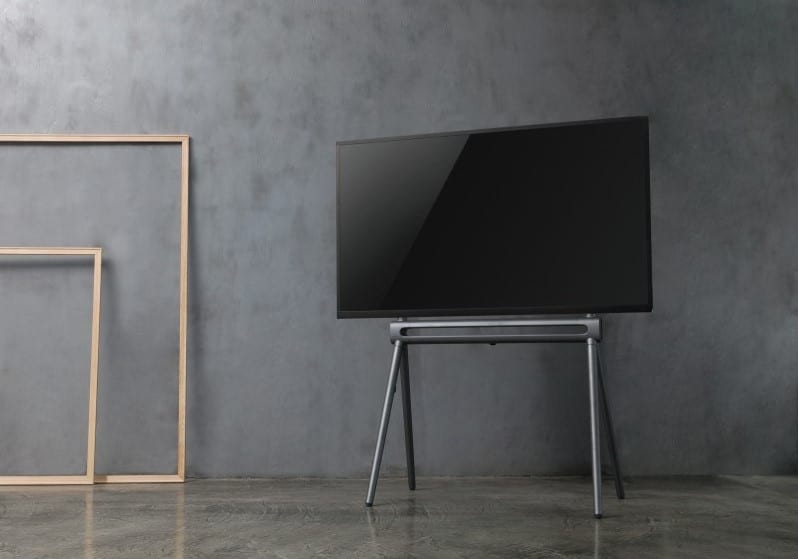 reflecta Elegant 70SG LED passt mit seinem eleganten Look in jedes moderne Ambiente.