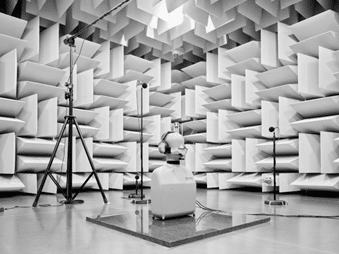 Dyson Zone im Akkustiklabor