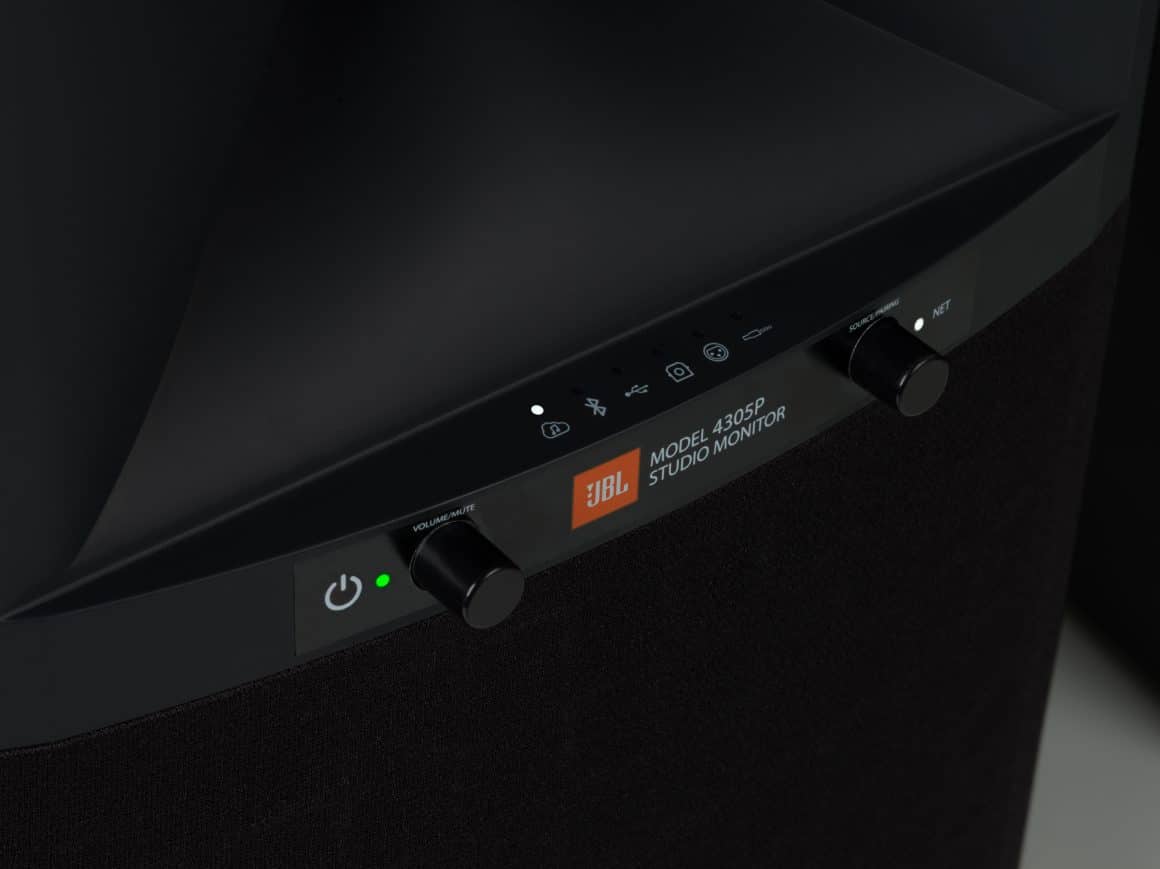 JBL 4305P Bedienelemente am Hauptlautsprecher