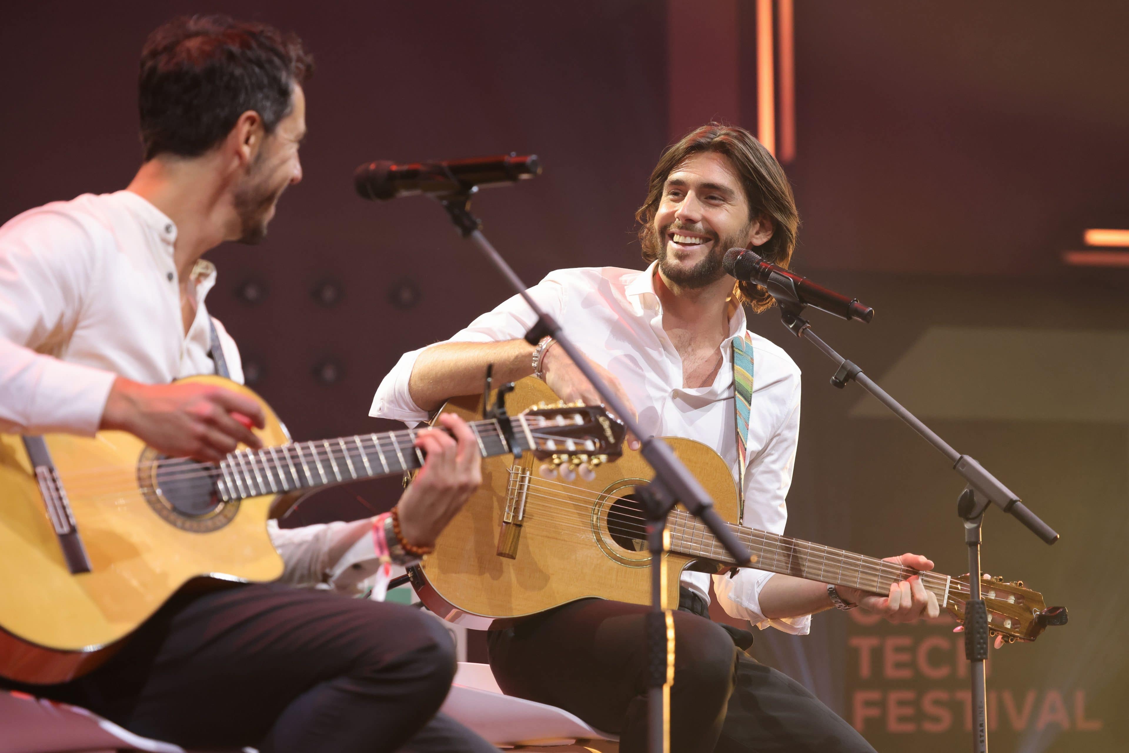 Alvaro Soler tritt auf der Bühne bei den Green Awards während Tag 1 des Greentech Festivals am 22. Juni 2022 in Berlin, Deutschland auf. Das Greentech Festival ist das erste Festival, das grüne Technologien feiert und den Wandel zu mehr Nachhaltigkeit beschleunigt. Das Festival findet vom 22. bis 24. Juni statt. Bild: Andreas Rentz/Getty Images für Greentech Festival