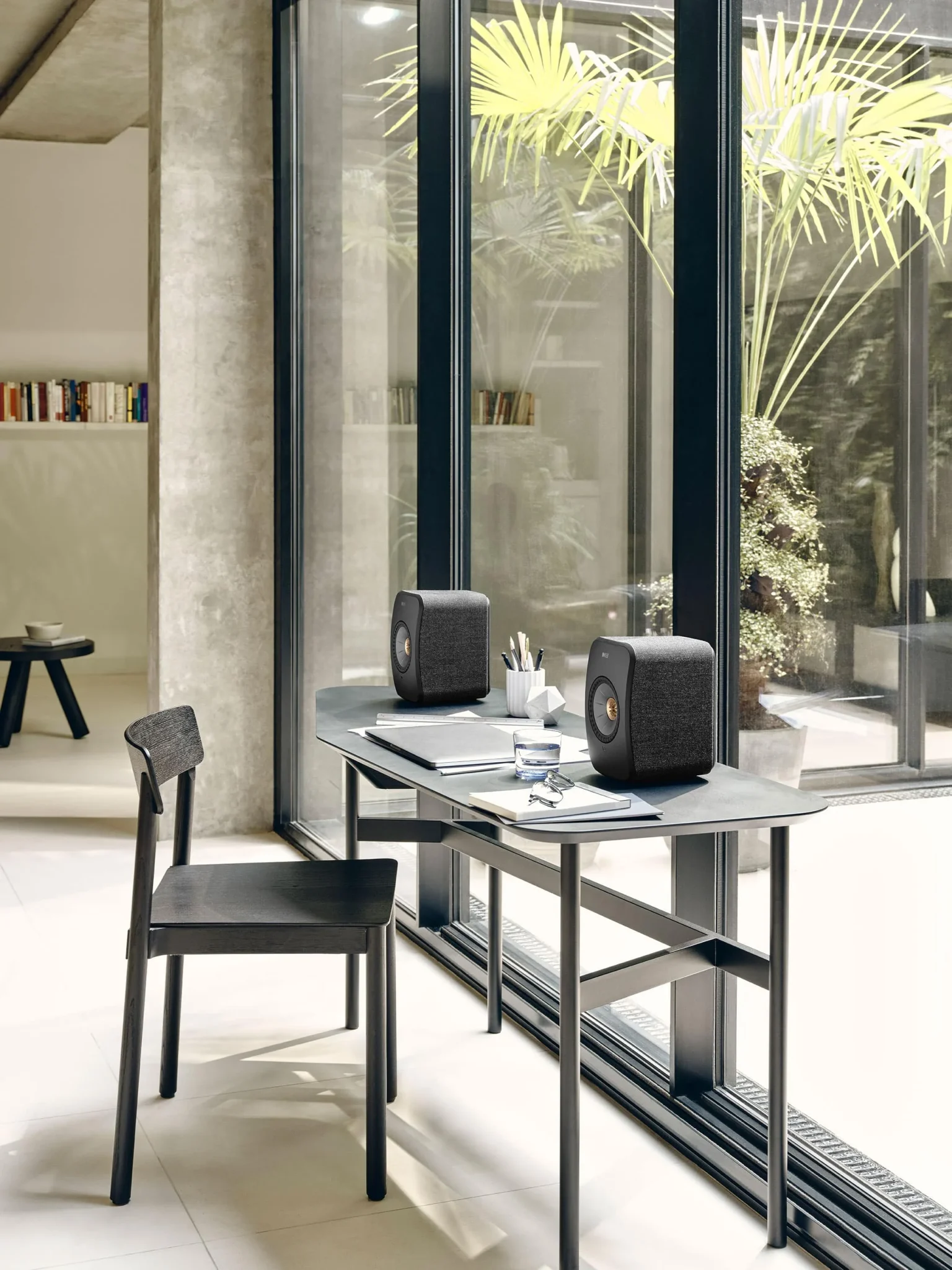 KEF LSXII auf dem Schreibtisch