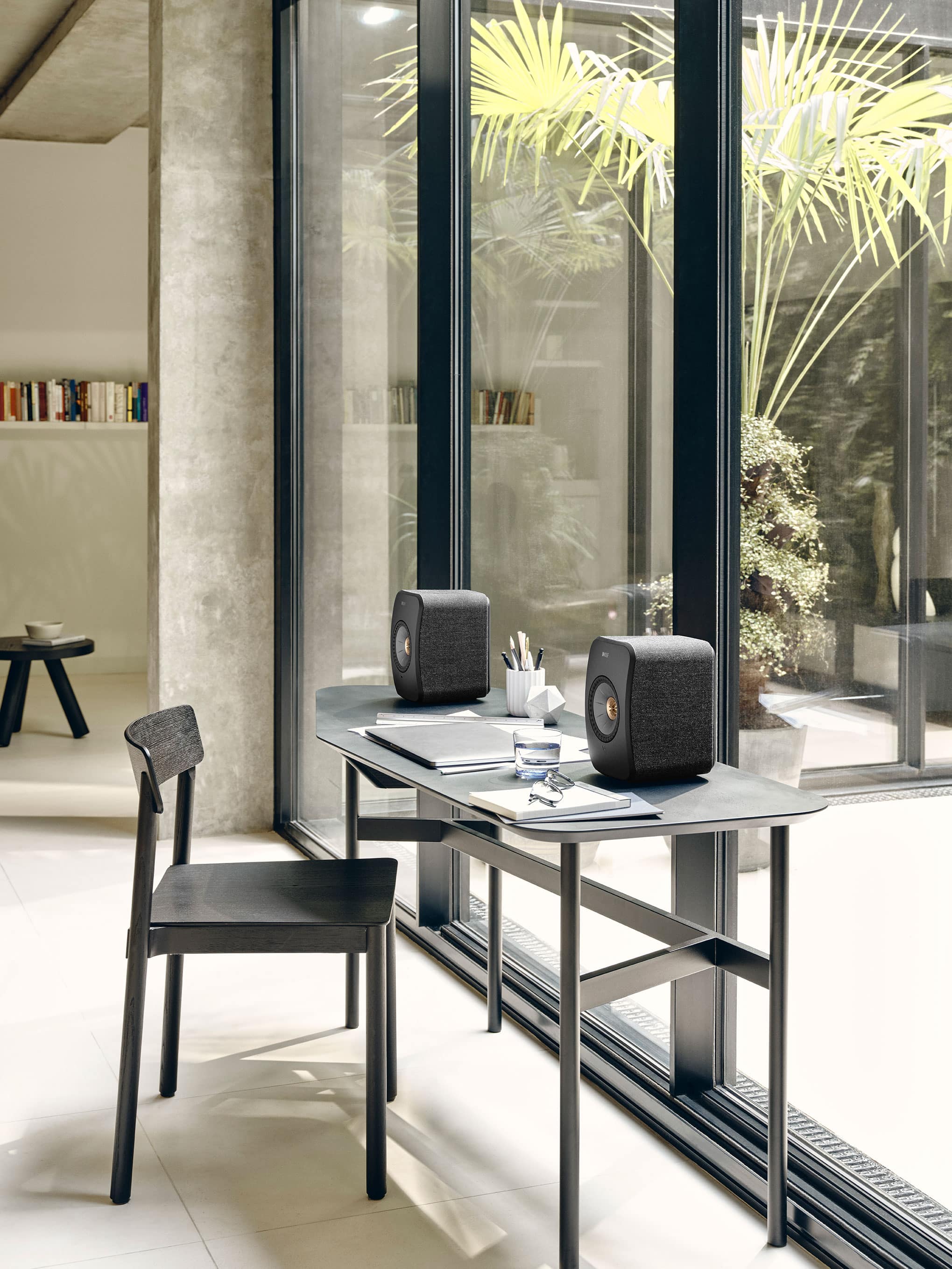 KEF LSXII auf dem Schreibtisch