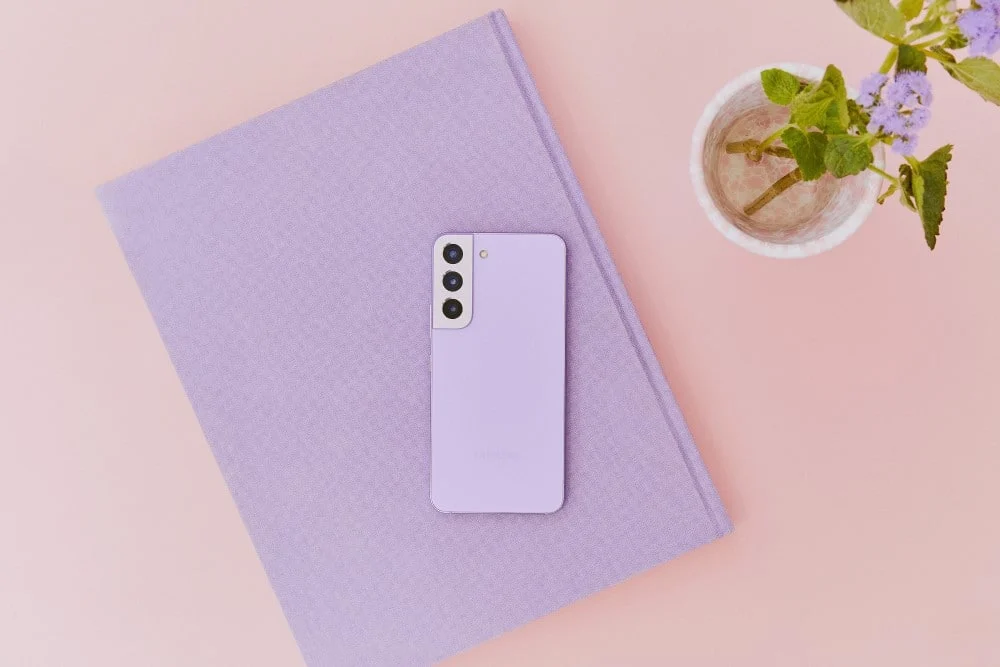 Samsung Galaxy S22 in Bora Purple