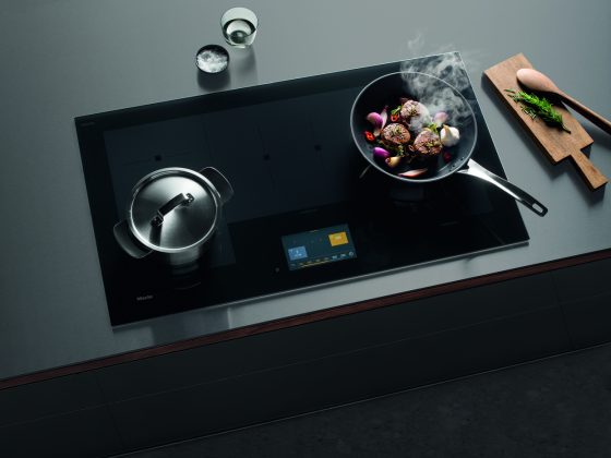 Miele iF Design Award: Sieben Miele-Geräte ausgezeichnet Gütersloh, 23. August 2022Nr. 063/2022 Induktionskochfeld KM 7999