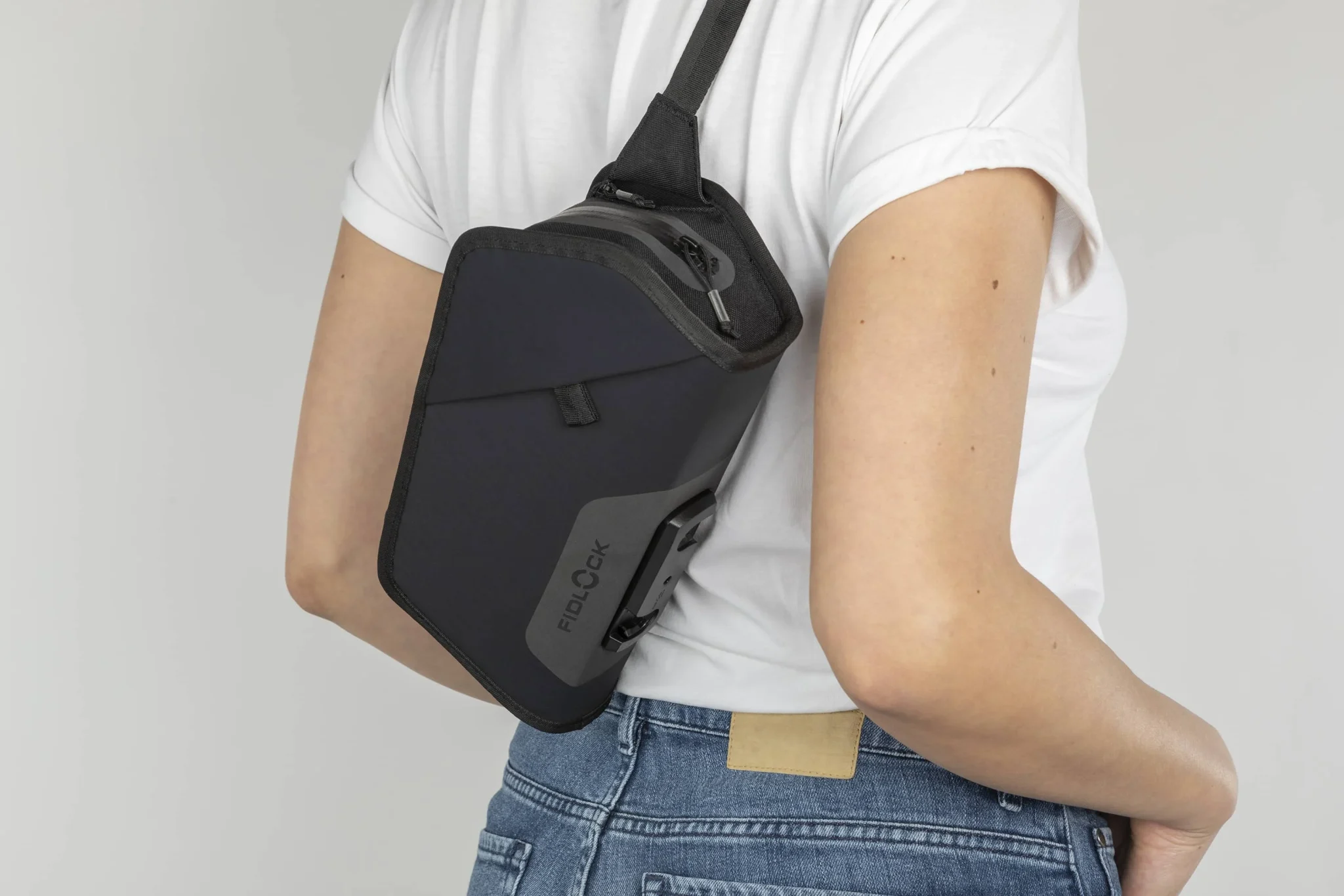 Fidlock TWIST essential bag als Umhängetasche getragen