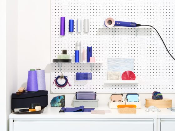 Dyson Haarpflege in Violettblau und Rosé