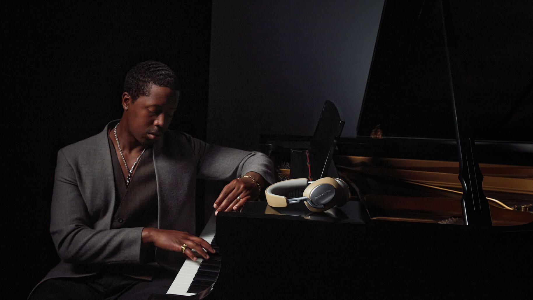 Bowers & Wilkins Px8