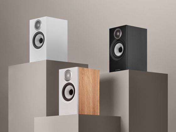 Bowers & Wilkins 607 S3 in Weiß, Eiche und Schwarz; Copyright: Bowers & Wilkins