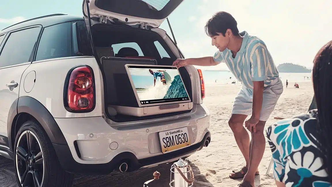 LG StanbyME Go, das mobile TV im Koffer