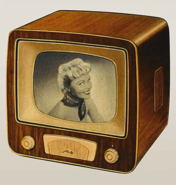 1955: Produktionsstart von Schwarzweiß-Fernsehern.