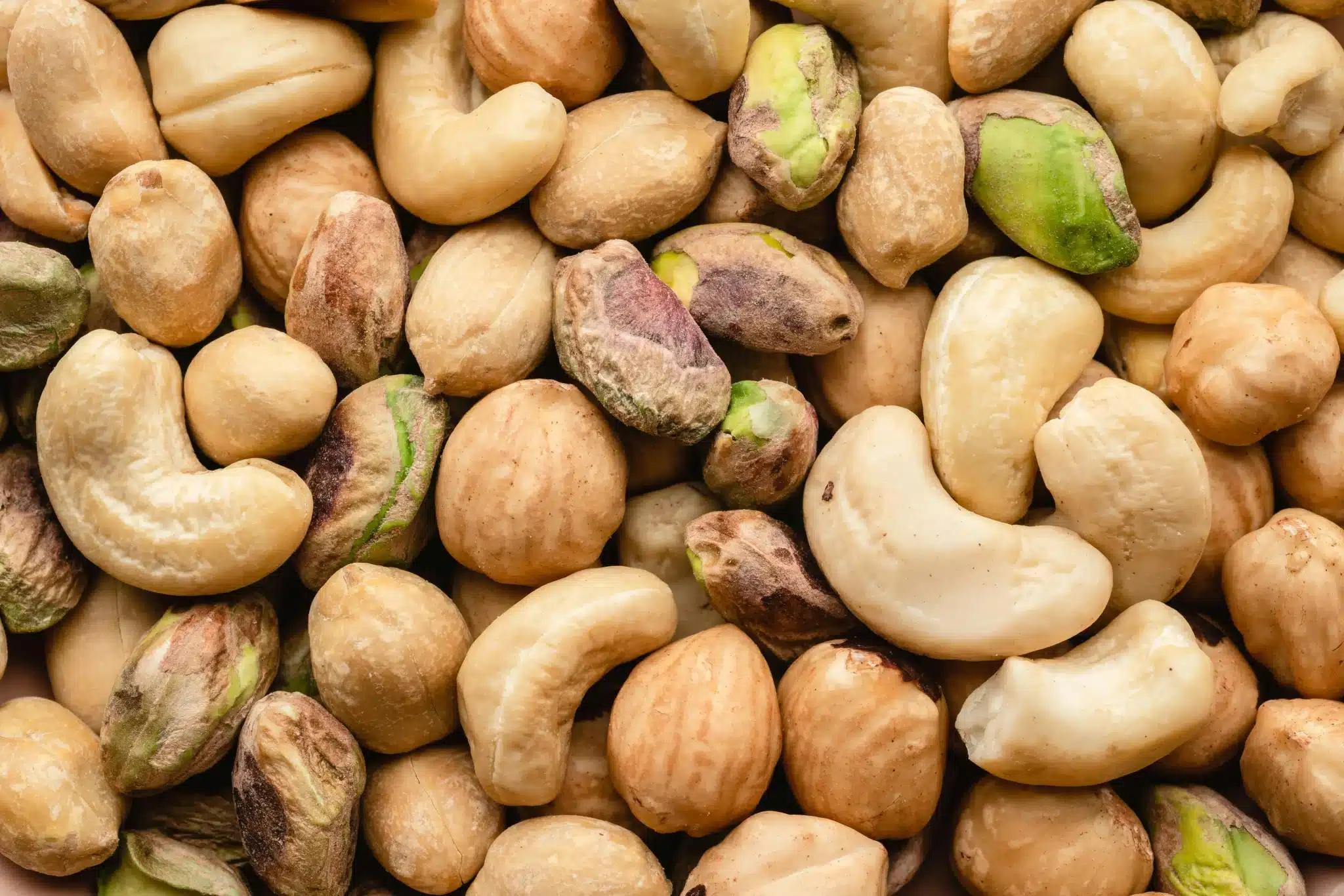 ie Zubereitung von selbstgemachter Nussmilch mit einem Standmixer ist nicht nur einfach, sondern auch äußerst gesund und köstlich.
