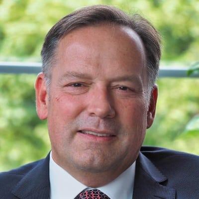 Olaf Weber leitete den markt intern Verlag über ein Jahrzehnt als Geschäftsführer und Herausgeber – und prägte maßgeblich die digitale Transformation sowie die strategische Neuausrichtung des Unternehmens.