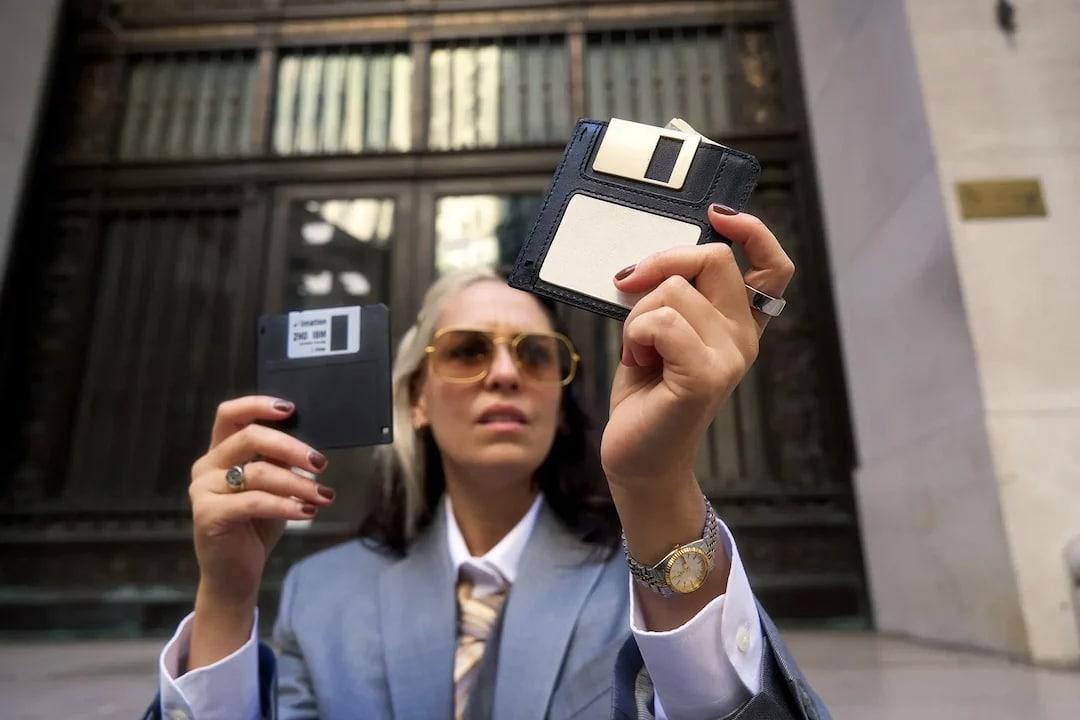 Floppy Disk Wallet von BEAMS x Nik Bentel Studio