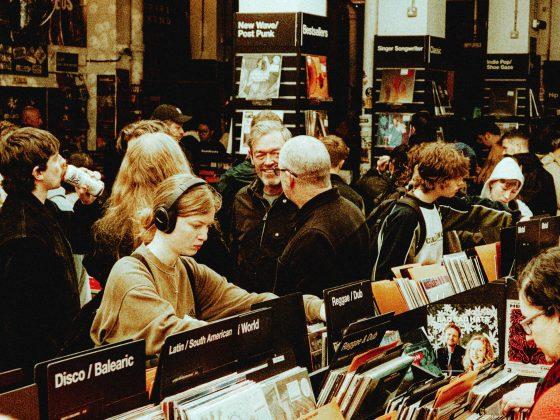 Qobuz Rough Trade Partnerschaft: Streamingdienst wird offizieller Store-Partner