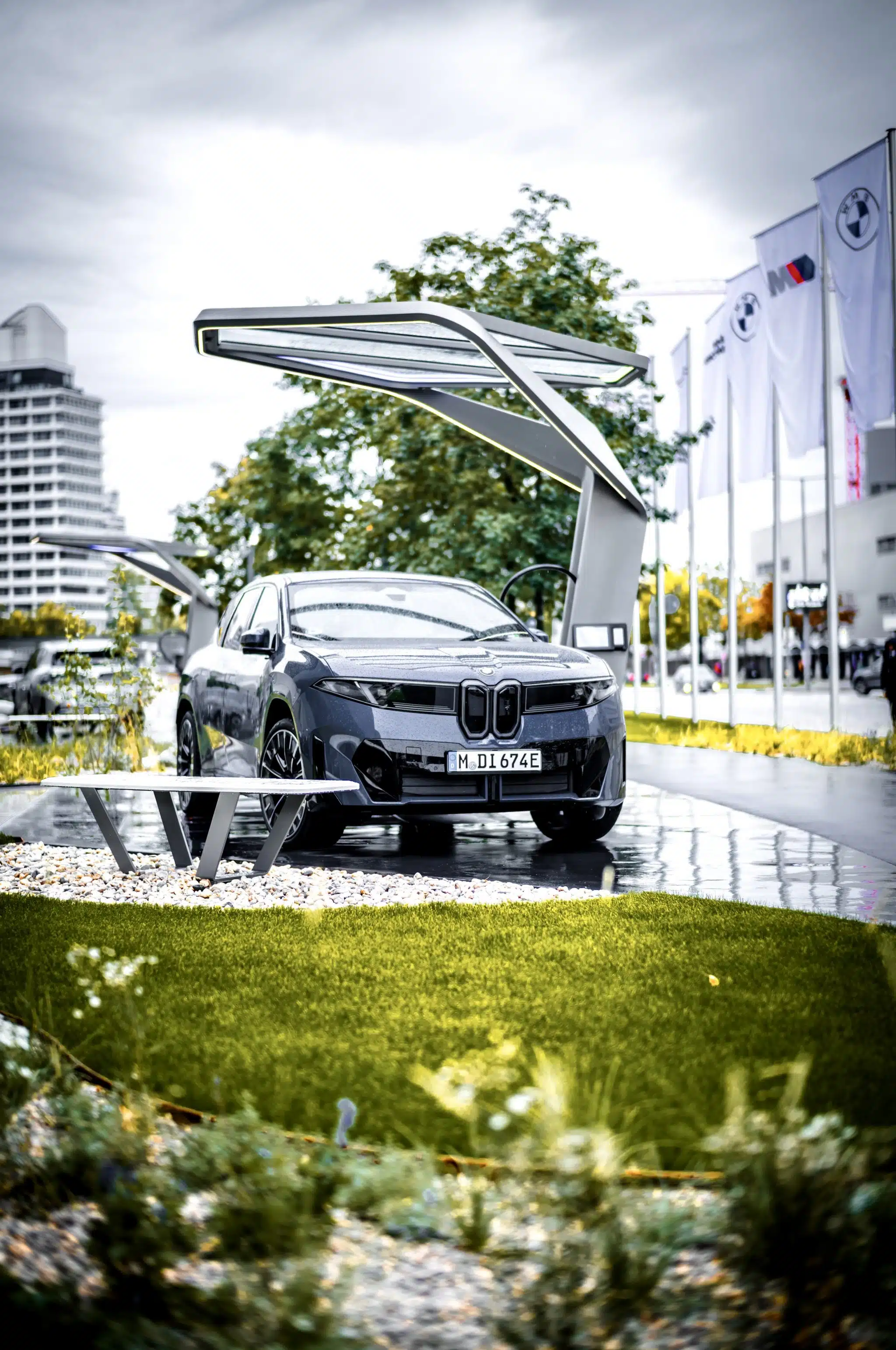Der Ladepark vor der BMW Welt von oben. (c): Designworks