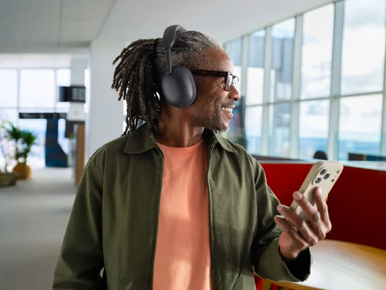 Logitech (SIX: LOGN) (NASDAQ: LOGI) hat heute die neuen Headsets „Zone Vibe Pro“ und „Zone Vibe Pro for Business“ vorgestellt.